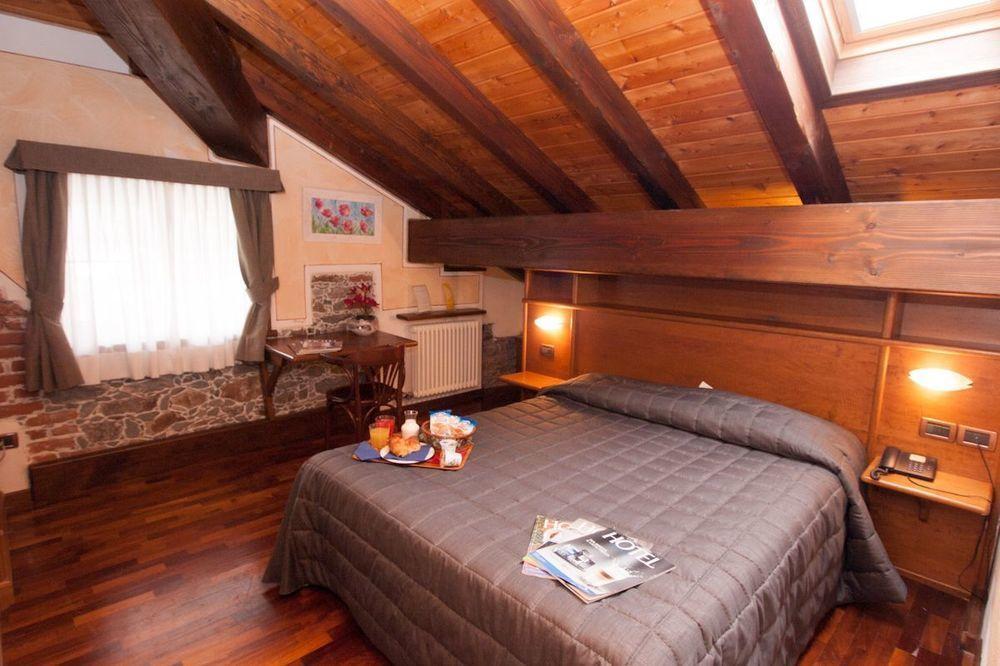 Hotel Le Soleil Шаллан-Сент-Ансельм Экстерьер фото